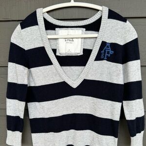 Abercrombie & Fitch Navy and Gray Sweater